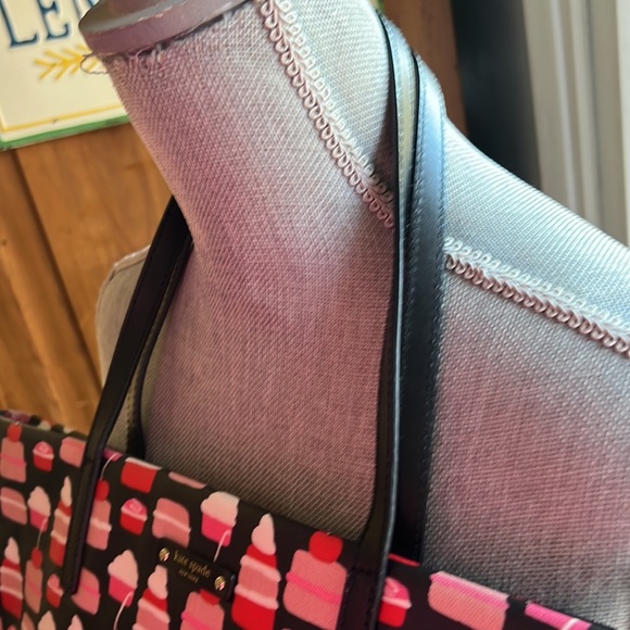 EUC KATE SPADE Take the Cake Bon Shopper Cupcake Tote. Adorable, fun, memorable! - Picture 8 of 14